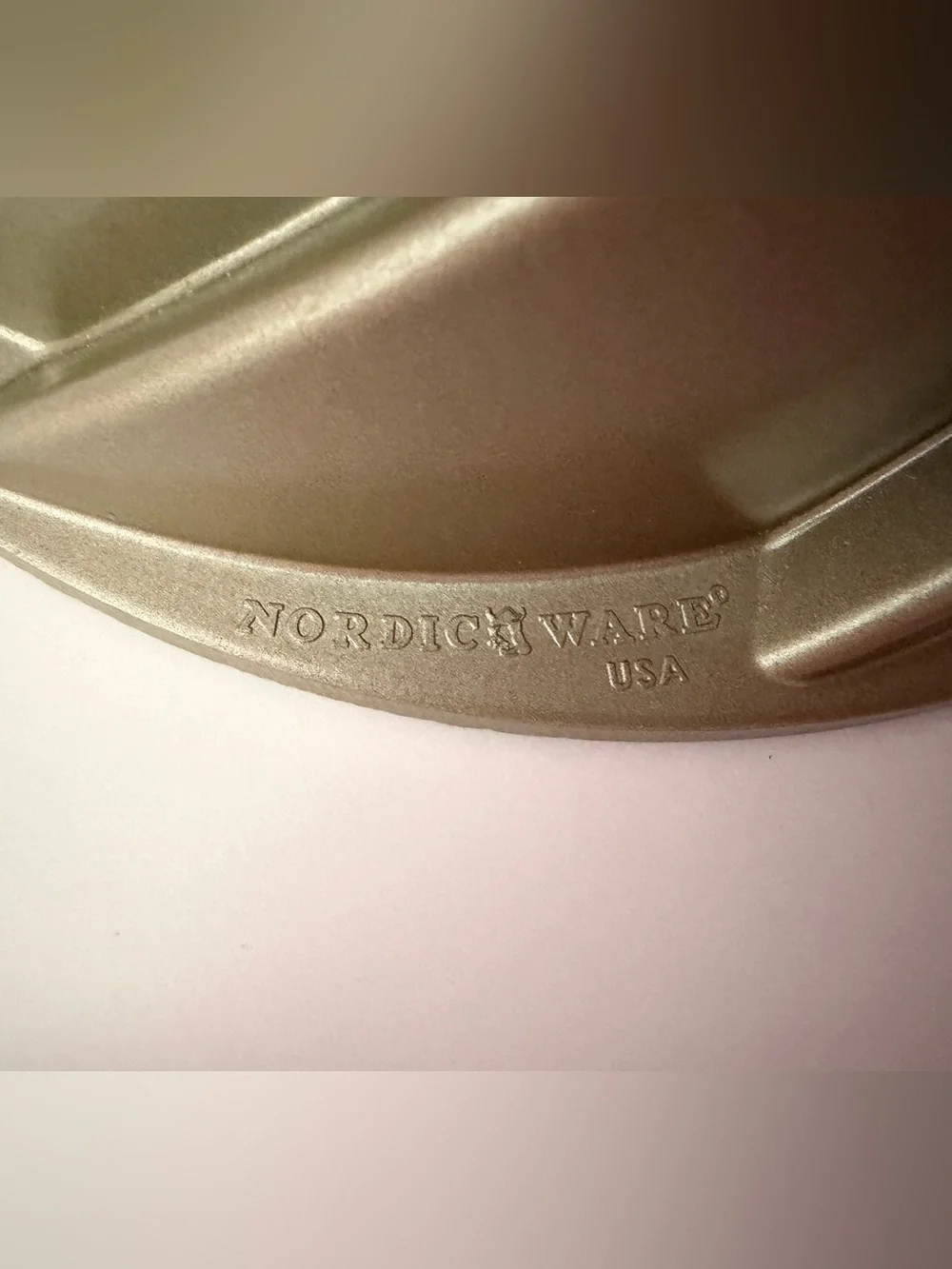 Nordic Ware Nonstick Cast Aluminum Heritage Bundt Pan - Like New!